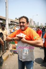 Mahesh Manjrekar promotes City of Gold through dabbawalas in Lower Parel on 21st April 2010 (10).JPG
